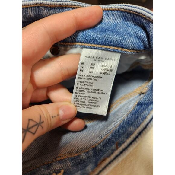 Sz000 American Eagle Mom Jean Straight Leg Distressed Light Wash Womens Size 000 - Picture 5 of 14